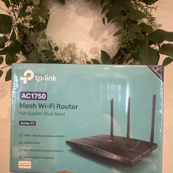 Factory sealed mesh Wi-Fi router - Picture 1 of 8